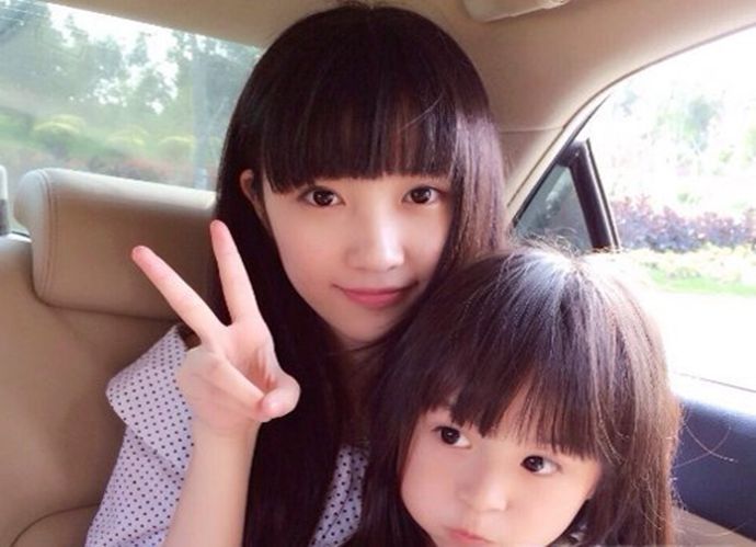 高冰水个人资料多大了 刘楚恬母亲的照片