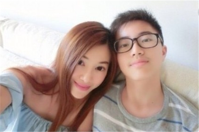 吴玟萱前夫吕珦荣资料背景 婚姻仅仅维持了两年