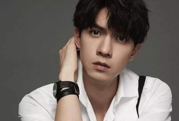 魏哲鸣的前妻是谁 魏哲鸣为什么离的婚