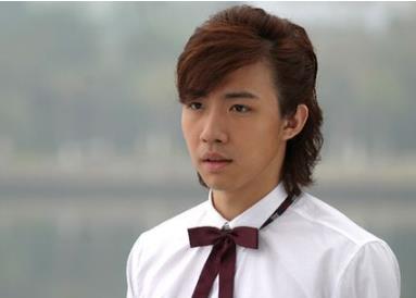 魏哲鸣的前妻是谁 魏哲鸣为什么离的婚