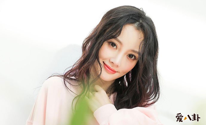 李小璐做头发怎么回事 夜宿门事件