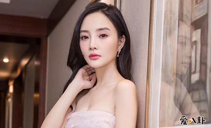 李小璐做头发怎么回事 夜宿门事件