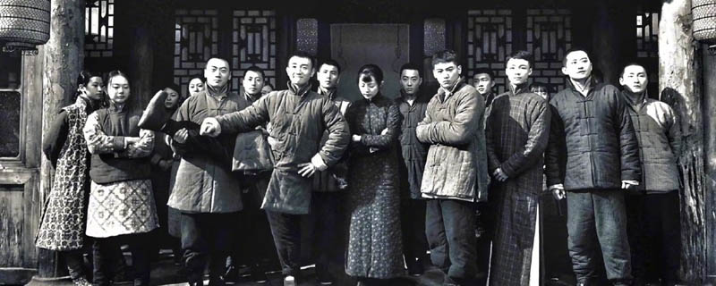 鬓边不是海棠红主要内容