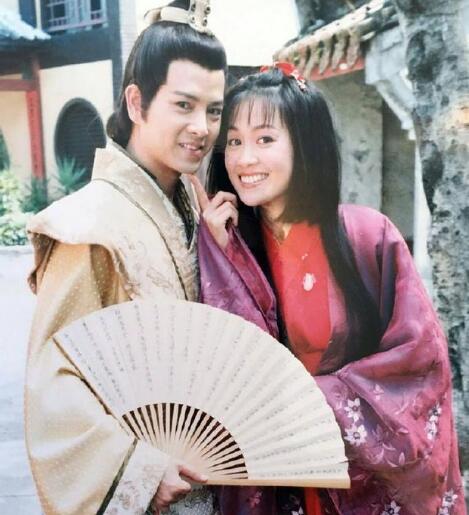 ��С����˭����� ��С�����Ϲ���˭?