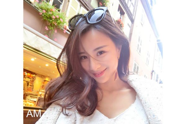 陈翔六点半球球被按在桌上事件始末 事业线非常突出