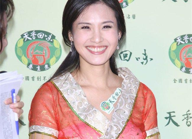 王婉霏真空上阵走光 车展事件图片自爆穿的黑色