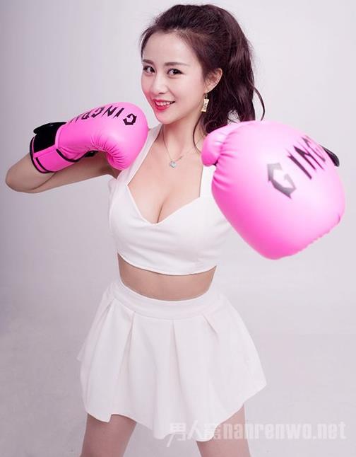 陈翔六点半球球资料真名 身材火辣性感走红