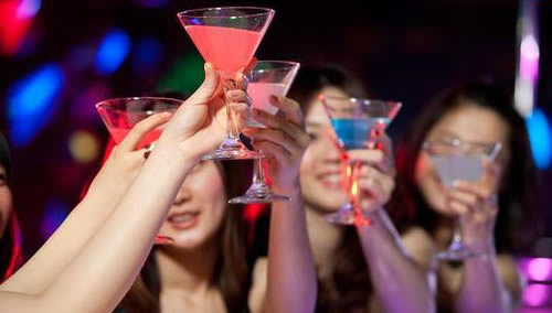 Ů��ҹ���ϰ඼��ʲô ҹ��������Ů�����޸�˭��