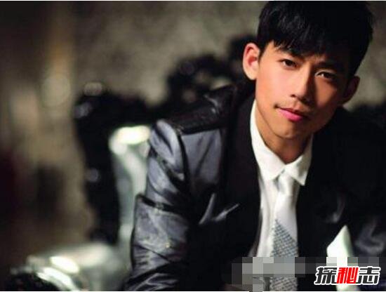 李炜托谁的奶是真的么 托奶哥李炜事件始末