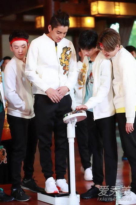 王俊凯真实身高是多少 身高数据还会不断更新