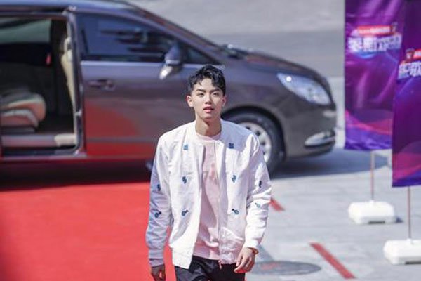 �ܾ�γ����������Ƭ �Ƚ����۵�С����