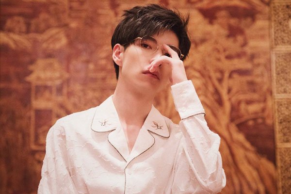 �ܾ�γ����������Ƭ �Ƚ����۵�С����