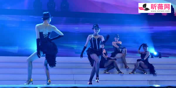 公司年会适合女生唱的歌 这些歌曲确实好听