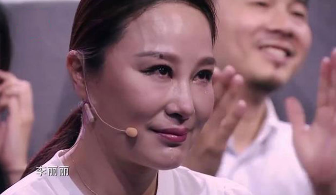 贾冰的初恋是李丽丽吗 贾冰生活中的老婆照片