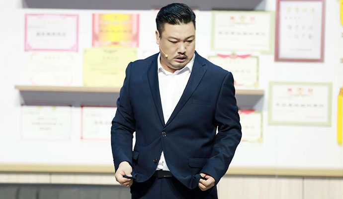 贾冰的初恋是李丽丽吗 贾冰生活中的老婆照片