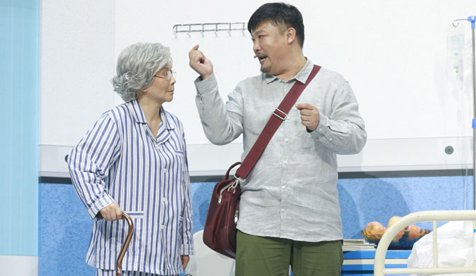 贾冰的初恋是李丽丽吗 贾冰生活中的老婆照片