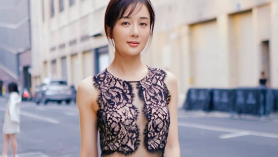 李依晓个人资料简介 前凸后翘性感照片