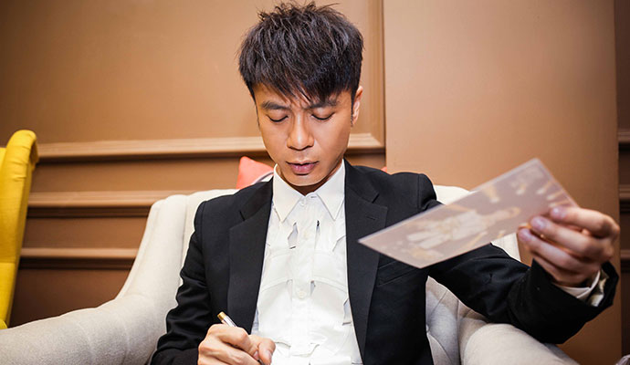 �����Ϊʲô�а��⾵ ��ֱ���������ǵ���ͷ��