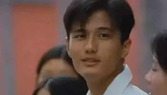 ����ά�������ϼ�顢�ݹ��ĵ��Ӿ� Ů������˭