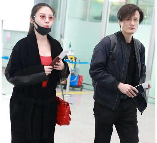 ����ά�������ϼ�顢�ݹ��ĵ��Ӿ� Ů������˭