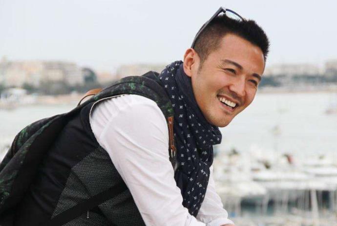 ��Сΰ���Ž�ʲô �ں�ΰ�͸�ԲԲΪʲô����?