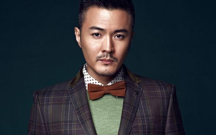 ��Сΰ���Ž�ʲô �ں�ΰ�͸�ԲԲΪʲô����?