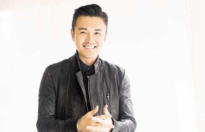 ��Сΰ���Ž�ʲô �ں�ΰ�͸�ԲԲΪʲô����?