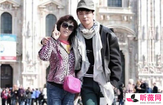 张丹峰个人资料简介 张丹峰和老婆洪欣离婚了吗