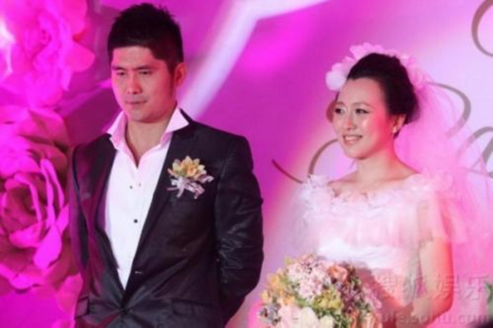 潘阳老公石磊资料干什么的 家境是十分的豪