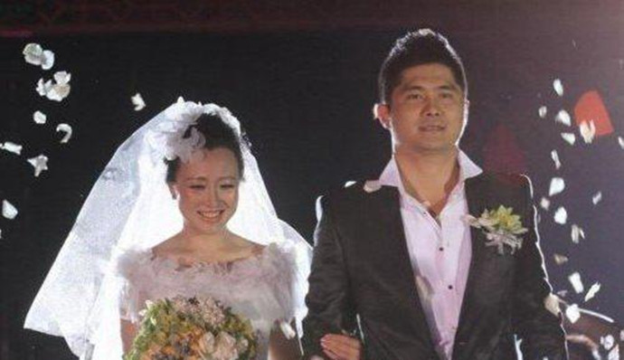 潘阳老公石磊资料干什么的 家境是十分的豪