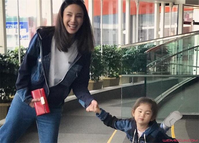郑希怡老公梁学储家世背景 两人也算是患难见真情