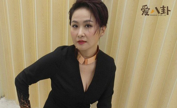 原来当年汤宝如退出歌坛是因为与谭国政拍拖而不是因为现在的老公