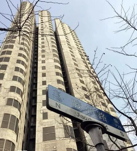 胶州路大火水泥封楼 胶州路大火房子为什么不拆