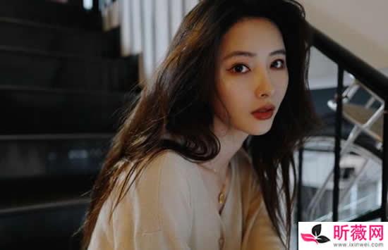 ׸��������������� ��ֵ����Ů������̴��