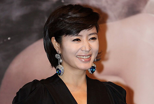 金惠秀演过的三级叫什么女演员金惠秀因为在《老千》里大尺度开放的