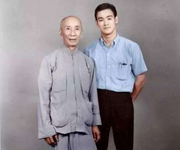 ��С����ʦ����˭ ��С����İ�Ҷ��Ϊʦ��