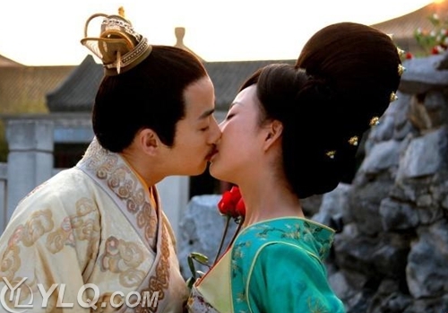 殷桃大尺度吻戏床戏图 被吐槽床戏太多