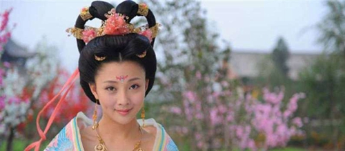 殷桃大尺度吻戏床戏图 被吐槽床戏太多