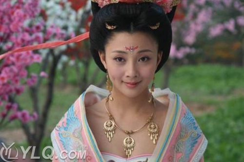 殷桃大尺度吻戏床戏图 被吐槽床戏太多