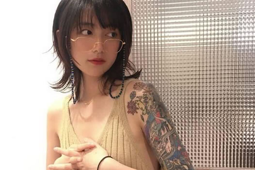 �Ů�Ѻ�β���������� ��β����Ƭ�ع�