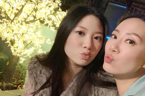 甄子丹老婆汪诗诗的照片 与女儿的合影似姐妹