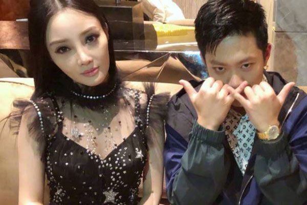 李小璐夜宿事情 李小璐pgone夜宿门怎么被发现