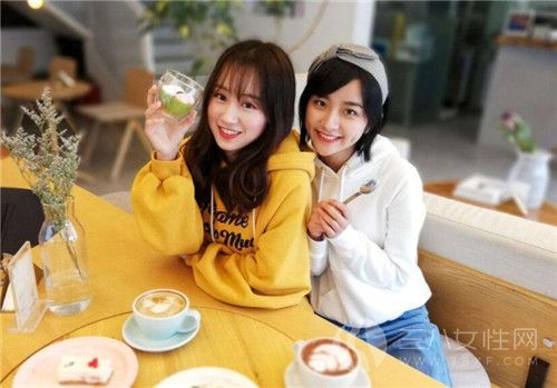 闺蜜和死党哪个关系更好 哪个更亲密一些