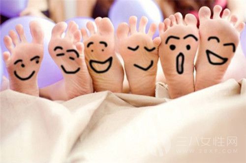 闺蜜和死党哪个关系更好 哪个更亲密一些