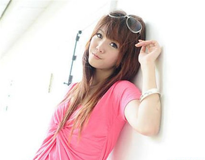 于陈雅雯90年发行的个人唱片《queenie》,是由香港音乐人李健达作曲