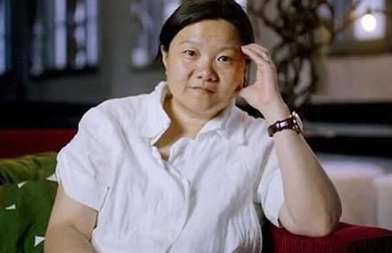 �¿���һ�����˼��λ� �ͳ¿����йص��ĸ�Ů��