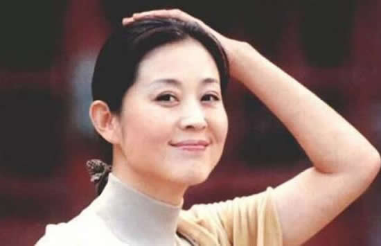 �¿���һ�����˼��λ� �ͳ¿����йص��ĸ�Ů��