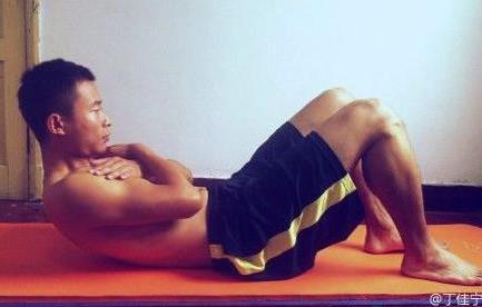 仰卧起坐的正确做法图解 锻炼腰部和腹部肌肉