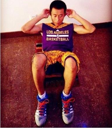 仰卧起坐的正确做法图解 锻炼腰部和腹部肌肉