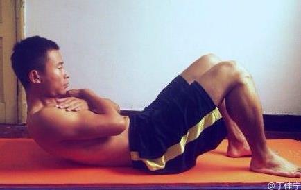 仰卧起坐的正确做法图解 锻炼腰部和腹部肌肉